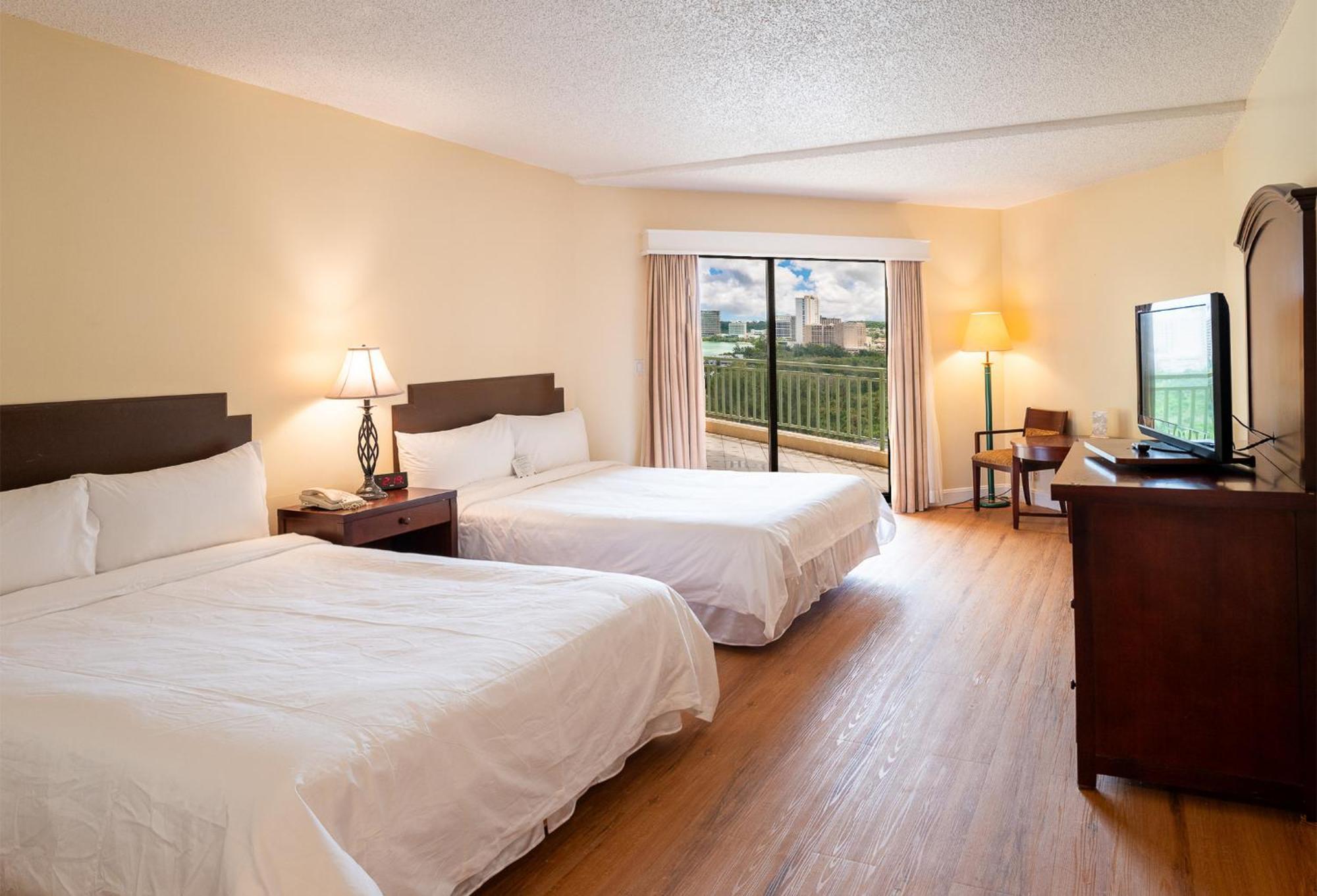 Holiday Resort & Spa Guam Тумон Экстерьер фото