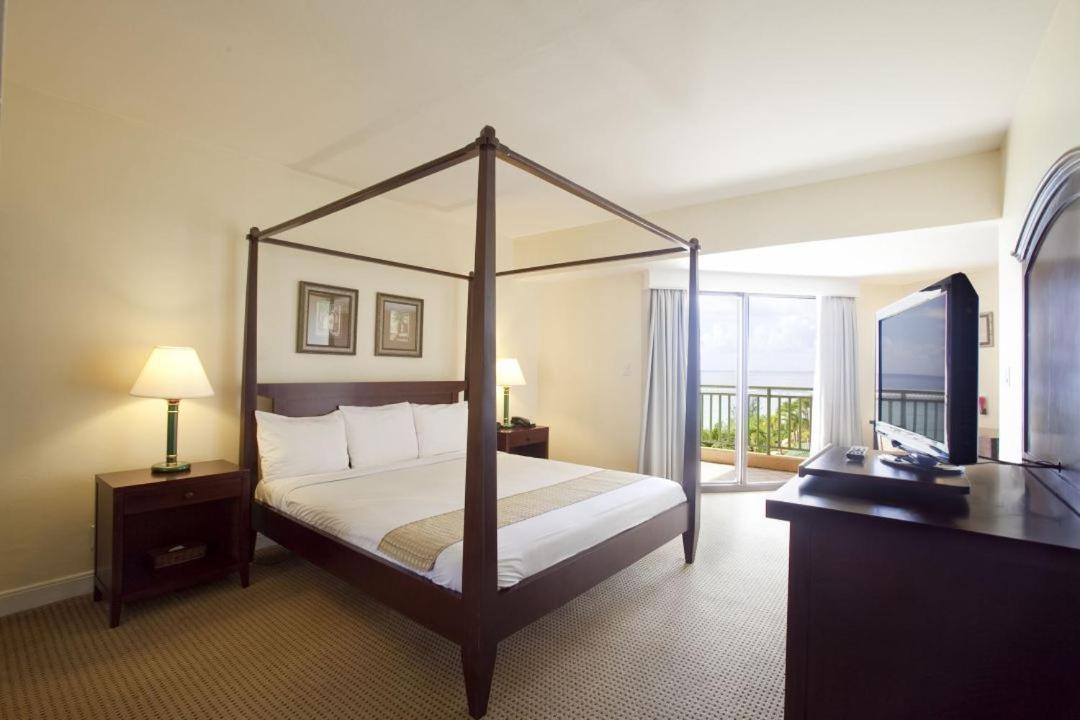 Holiday Resort & Spa Guam Тумон Номер фото